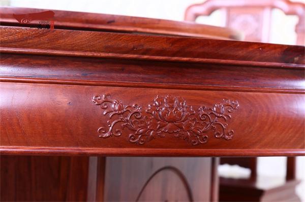 这方餐桌装下了秋日所有暖食光PG电子麻将胡了2一品居红木(图3)